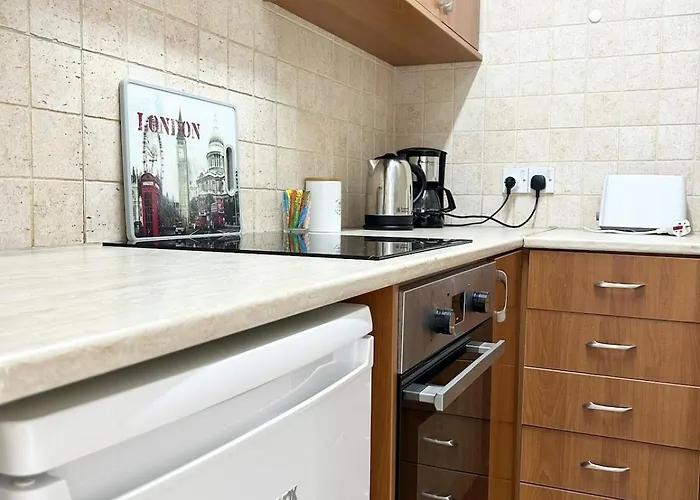 Sun Julz - Queens Gardens Pafos