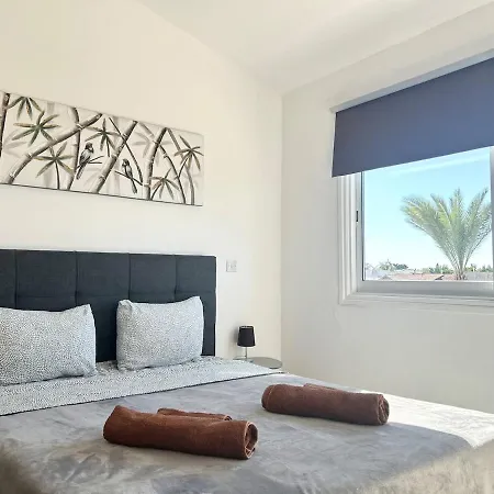 Sun Julz - Queens Gardens Apartment