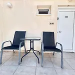 Sun Julz - Queens Gardens Apartament *