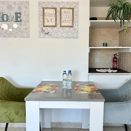 Sun Julz - Queens Gardens