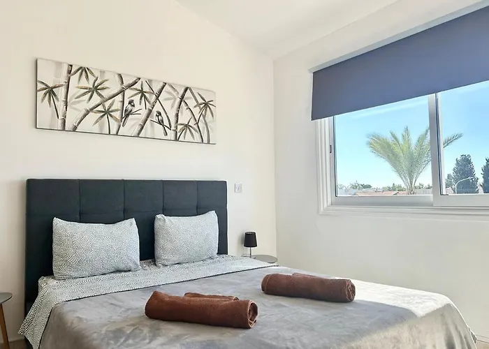 Sun Julz - Queens Gardens パ フォス