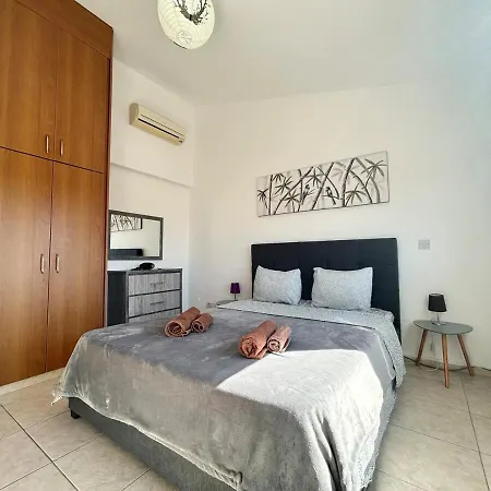 Sun Julz - Queens Gardens * Paphos