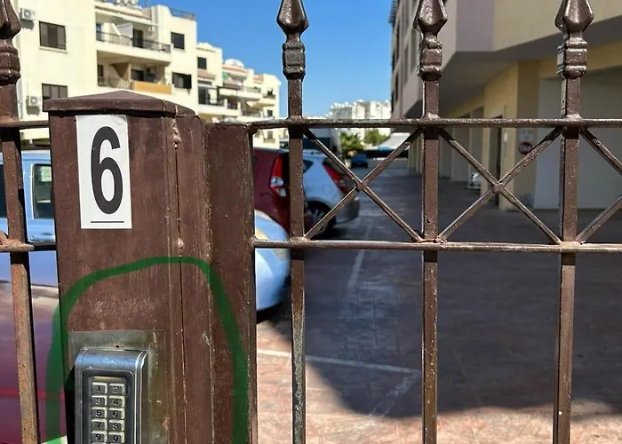 Sun Julz - Queens Gardens Pafos