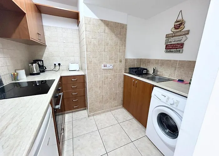 Sun Julz - Queens Gardens Apartmán