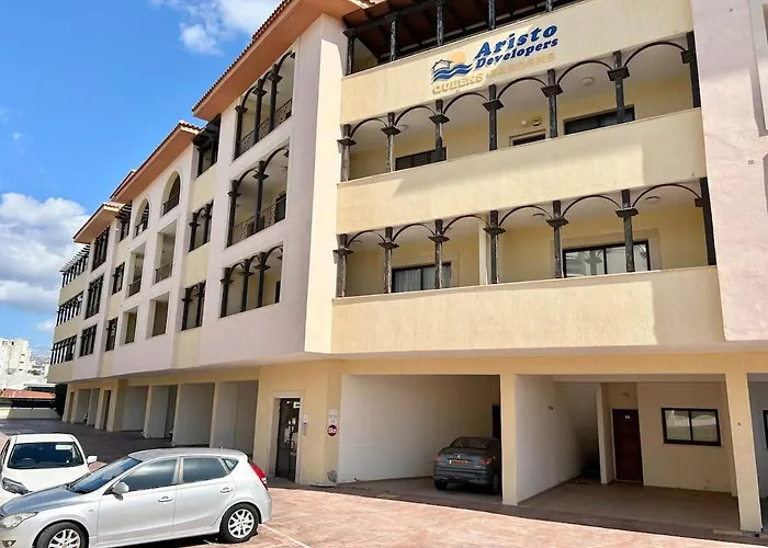 Sun Julz - Queens Gardens Paphos